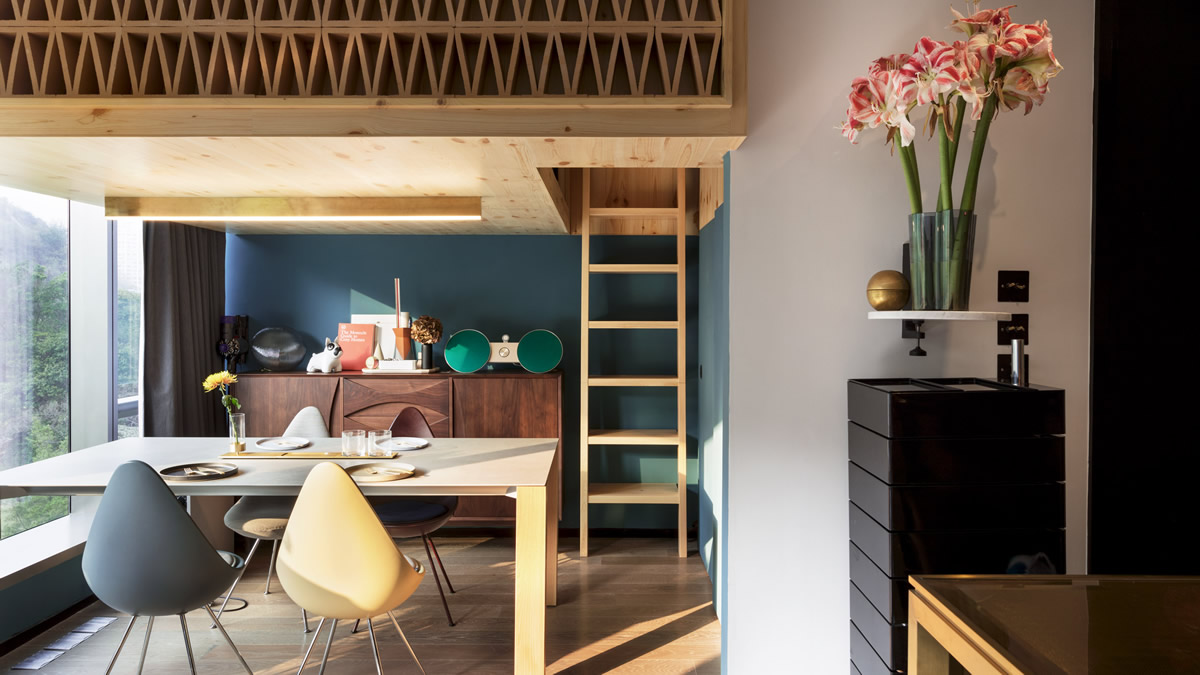 NCDA проектира интересна таванска спалня за малка къща в Хонконг