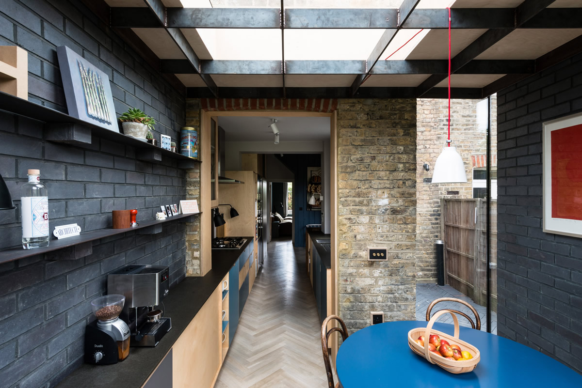 Архитект добавя допълнителни 7 кв.м. към кухнята на жилището си