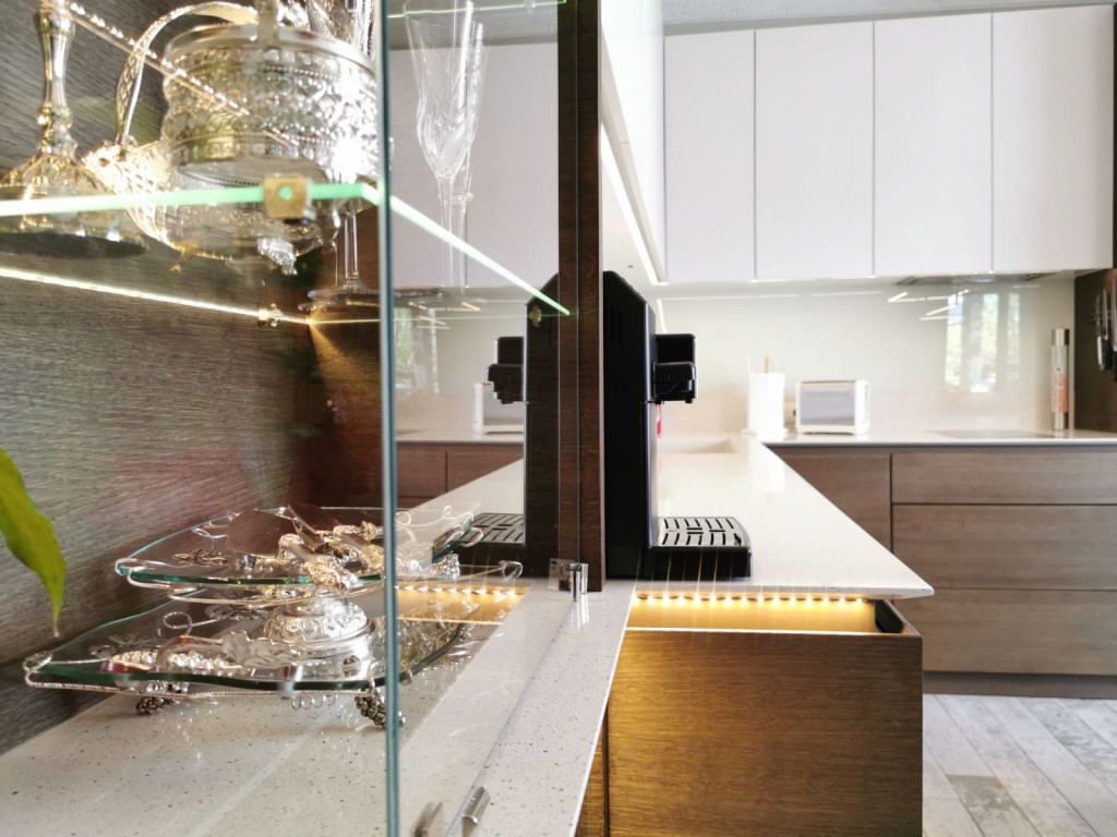 6 "стъклени" идеи в дизайна, за да притежаваме светла и просторна кухня